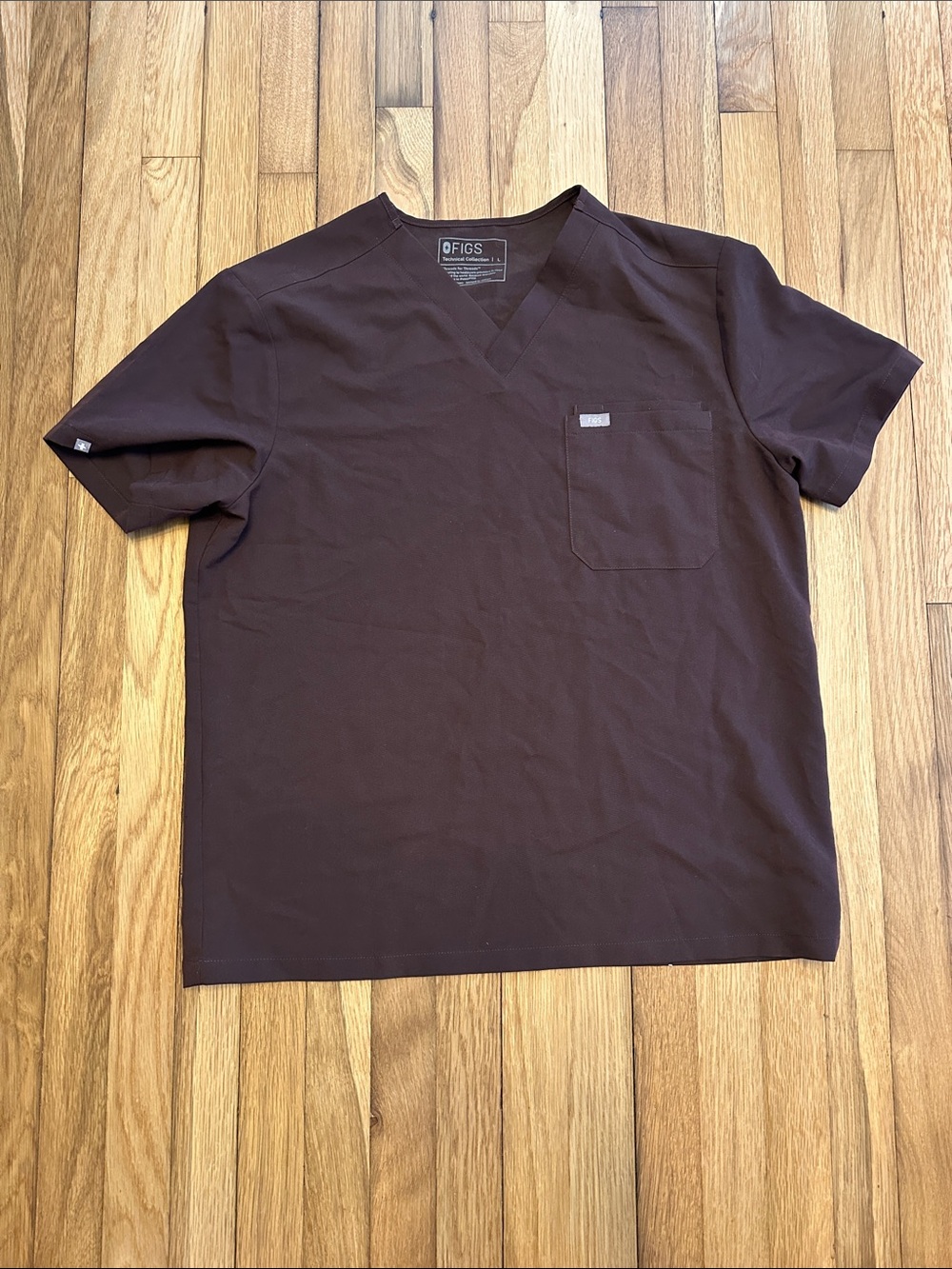 Figs Men’s V-Neck Scrub Top in Espresso Brown